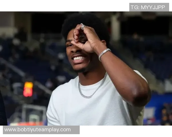 米勒表现低迷11投仅中3全场仅得14分助攻和篮板均不理想 米勒表现低迷11投仅中3全场仅得14分助攻和篮板均不理想