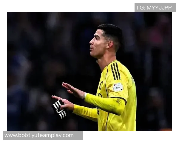 C罗赛后苦笑做偷窃手势引发热议新月锁定胜局让他倍感不满 C罗赛后苦笑做偷窃手势引发热议新月锁定胜局让他倍感不满